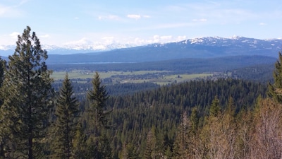 Silver Fox Yurt - Where the Mountains Meet the Moon