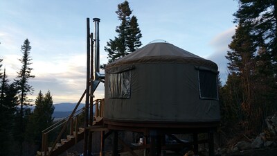 Silver Fox Yurt - Where the Mountains Meet the Moon