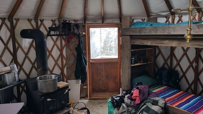 Silver Fox Yurt - Where the Mountains Meet the Moon