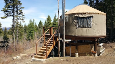 Silver Fox Yurt - Where the Mountains Meet the Moon