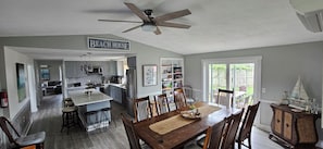 Kitchen & Dining