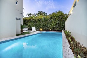 Private pool
