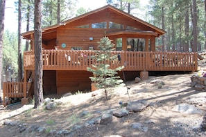 Side deck of the cabin