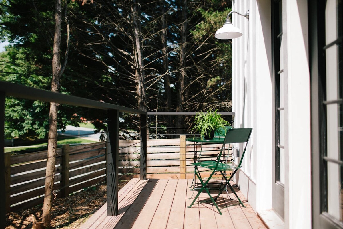 The Belmont Flat | 0 Bed, 1 Bath
