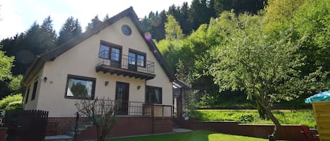 Außenseite Ferienhaus [Sommer]