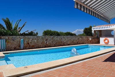 Luxury Villa-Heated private salt pool, fantastic view, quiet location near Mahon