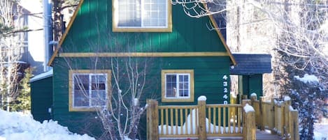 Our cute warm Apple Jacks Cabin in the Snow