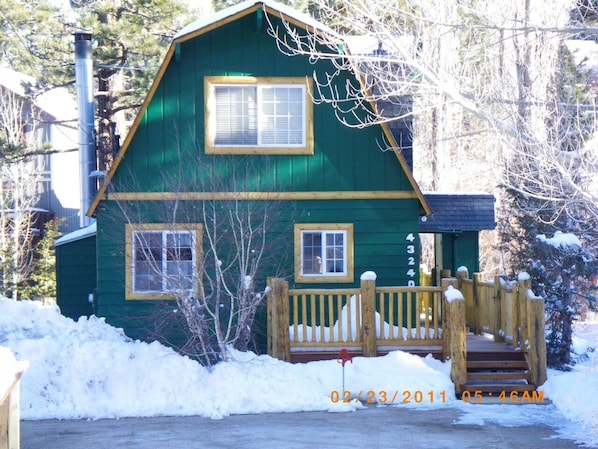 Our cute warm Apple Jacks Cabin in the Snow