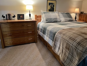 LOFT: Queen bed, Smart TV, loveseat, & dresser in loft