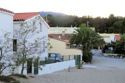 Haus auf dem Sand! 50 Meter vom Wasser entfernt.