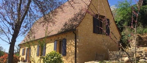 Une maison de campagne en plein Sarlat ...