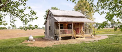 Cozy, Country Cabin near Nashville, TN. 