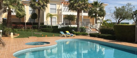 Apartment with pool & jacuzzi- with beautiful gardens 