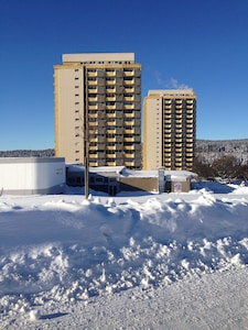 Apartment 50qm in 4. Etage mit großem Hallenschwimmbad , Sauna im Haus