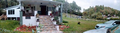 Penland Cabin: Cozy farm cottage by a creek