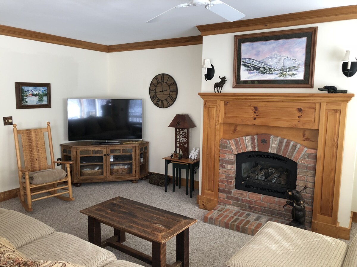 Great Family Getaway! Ski-In Ski-Out Luxury Condo at Jay Peak Resort.