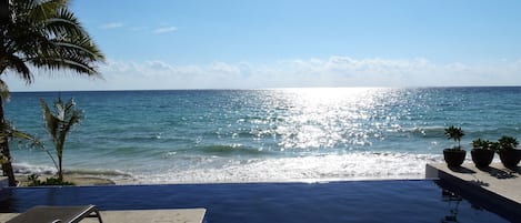 Ocean front in Playacar with infinite pool.  
Current view