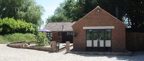 Wheeler and Lenton Cottages