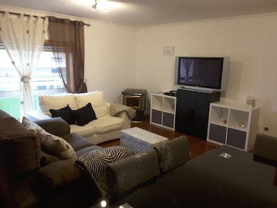 T3 floor, with 2 bathrooms, laundry, heating, PS2 games and accepts pets