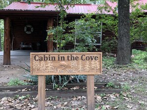 Cabin abuts to hundreds of acres of forest