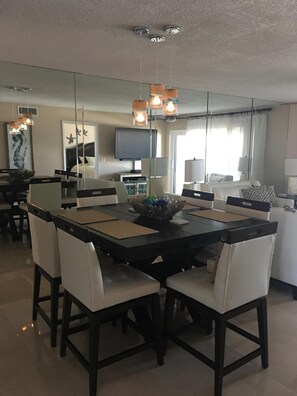 Dining room.