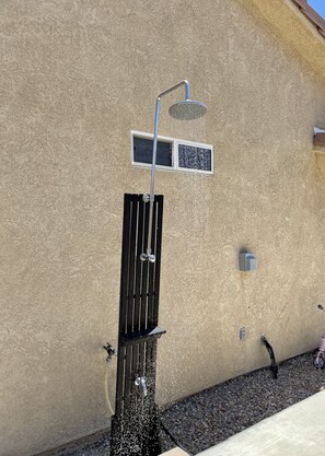 🌵☀️ Outdoor Shower