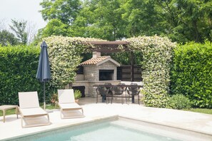 Villa Tisa - large pool with grill area