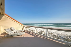 Upstairs master bedroom private balcony, views!