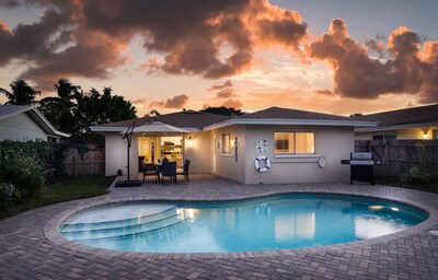 **NEW UPGRADES** - STARFISH COTTAGE - Upscale Home, Heated Pool, Full Amenities