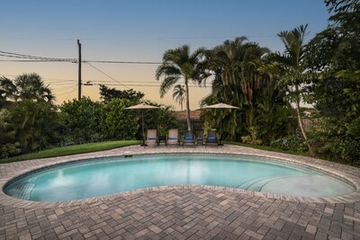 **NEW UPGRADES** - STARFISH COTTAGE - Upscale Home, Heated Pool, Full Amenities