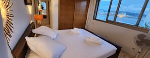 Master - double aspect with pool view and sea view