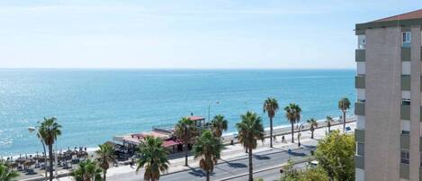 Vista para praia/oceano