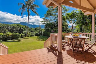 Waterfalls, Palm Trees, and Hanalei Bay, Short walk to beaches and resorts