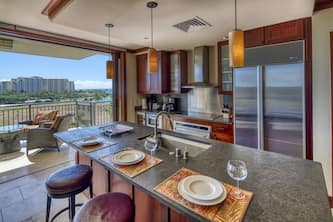 Hale Healani B-705 Stunning Views of the ocean Free Parking