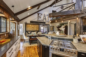 Full kitchen