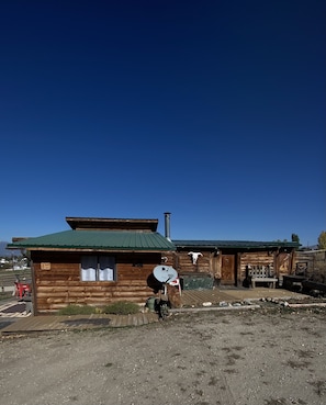 Side view of Bear Cave Cabin