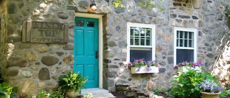 Cottage Entry