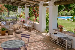 Keep cool on the south terrace with two sofas and ping pong table.