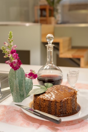 We receive all our guests with Port wine and a homemade cake