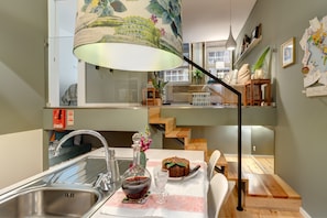  Vista da entrada do Apartamento. Recebemos todos os nossos hóspedes com Vinho do Porto e um bolo caseiro