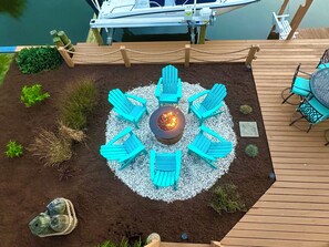 Bring your boat/kayaks or rent one! Deck, dock, shower, grill, tables, chairs!