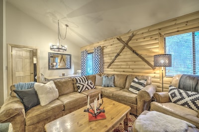 Beautiful Keystone Log Cabin Inspired Condo Under a Mile from Slopes!