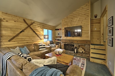 Beautiful Keystone Log Cabin Inspired Condo Under a Mile from Slopes!