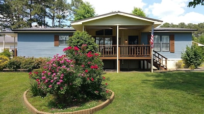 Directly On Lake Guntersville! Boat House Included! Convenience Meets Luxury!