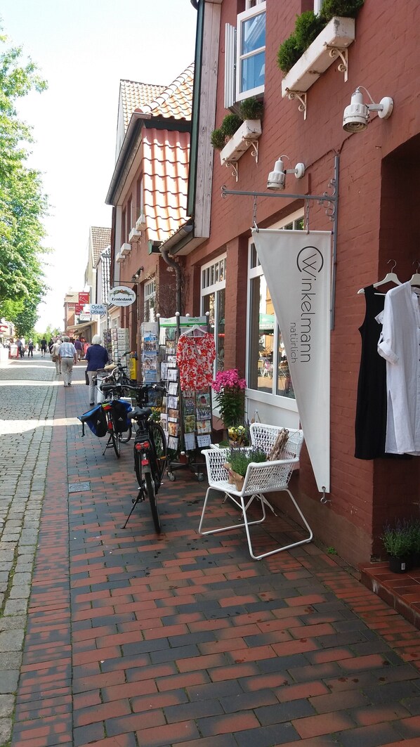 Blick in die Fußgängerzone, in der die Ferienwohnung liegt
 