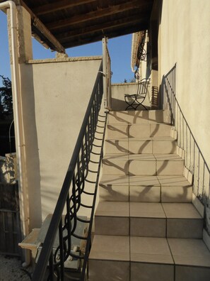 staircase to entrance