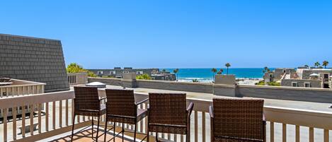 Fantastic ocean views! The patio furniture has been upgraded with a brand-new set.