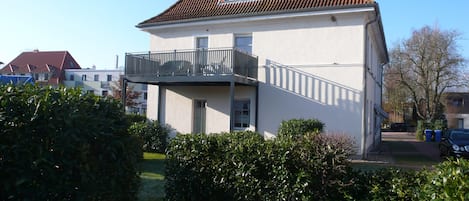 Jetzt hat die Wohnung einen großen Balkon.