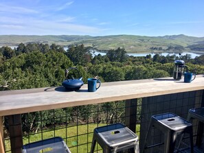 Kitchen’s deck / Breakfast bar