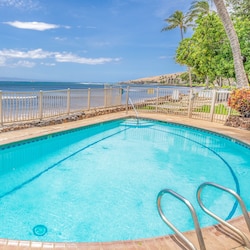 Hono Kai Complex Pool